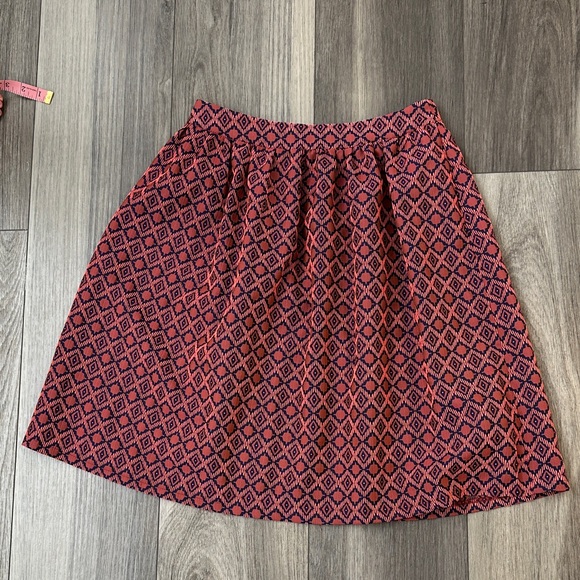 Dresses & Skirts - Geometric Patterned Pink Skirt